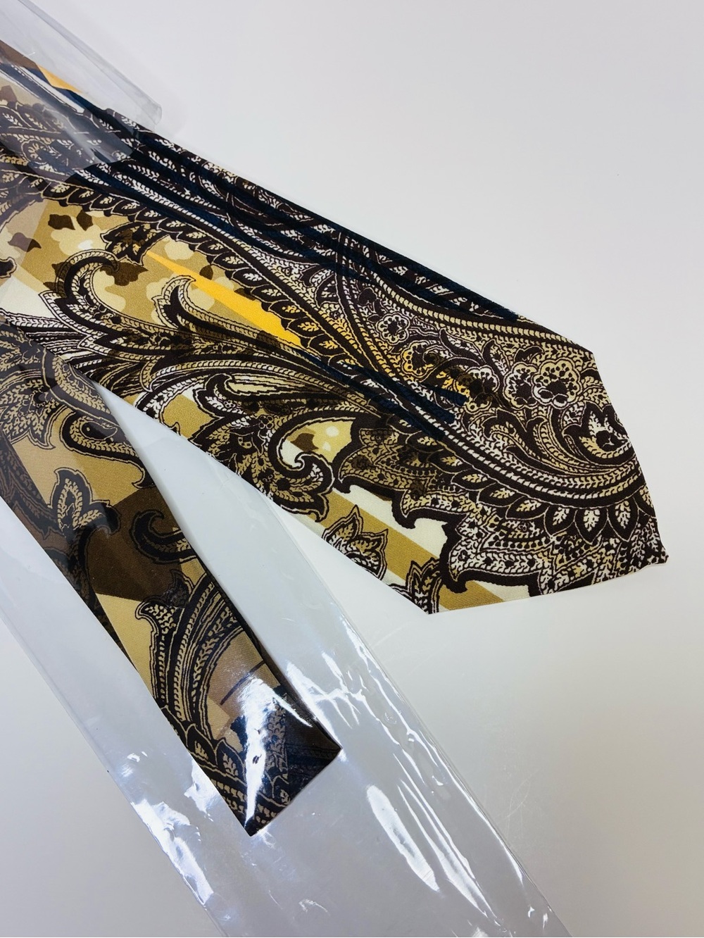 Vintage Buccci Italy Silk Tie Mens Brown Yellow Paisley Retro NWOT 100% Silk 55”